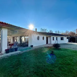 maison-moderne-au-calme-avec-billard-jacuzzi-bain-a.midi-pyreneeshotels.com/